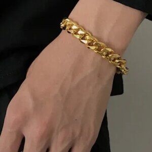 NWT Men's Guess Gold Tone Chain Cuban Curb Link Stainless Steel Bracelet unisex